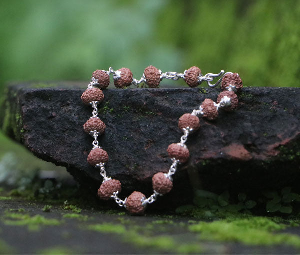Amazon.com: Naisha (Pack of 3) Rudraksha Stretchable Bracelet 2 Pc.&  Rudraksha Mala 108+1 Beads Necklace 5 Mukhi Paanch mukhi 5 Prayer Beads,  Wrist Mala Wrap, Jaap Mala, Bracelet Bead Size 7 mm :
