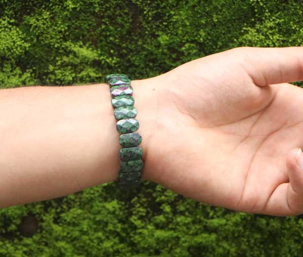 Hidden Benefits of Wearing 10 Crystal Bracelets – AshokaSundari Jewels