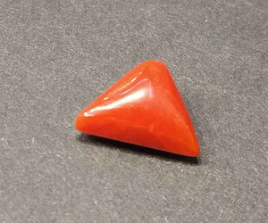 4.60ct Triangular red coral (moonga) - Italian - Rudradhyay