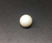 Load image into Gallery viewer, 22.95ct 100% natural certified south sea pearl (मोती) - Rudradhyay